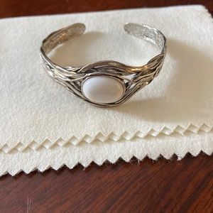 OR PAZ Israel Vintage White Agate Sculpted Cuff Bracelet